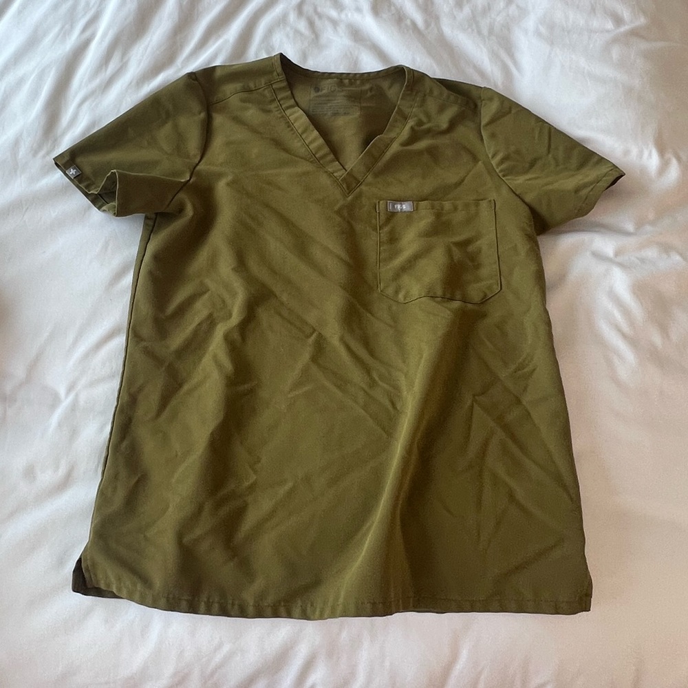 Womens figs Catarina one pocket scrub top martini olive